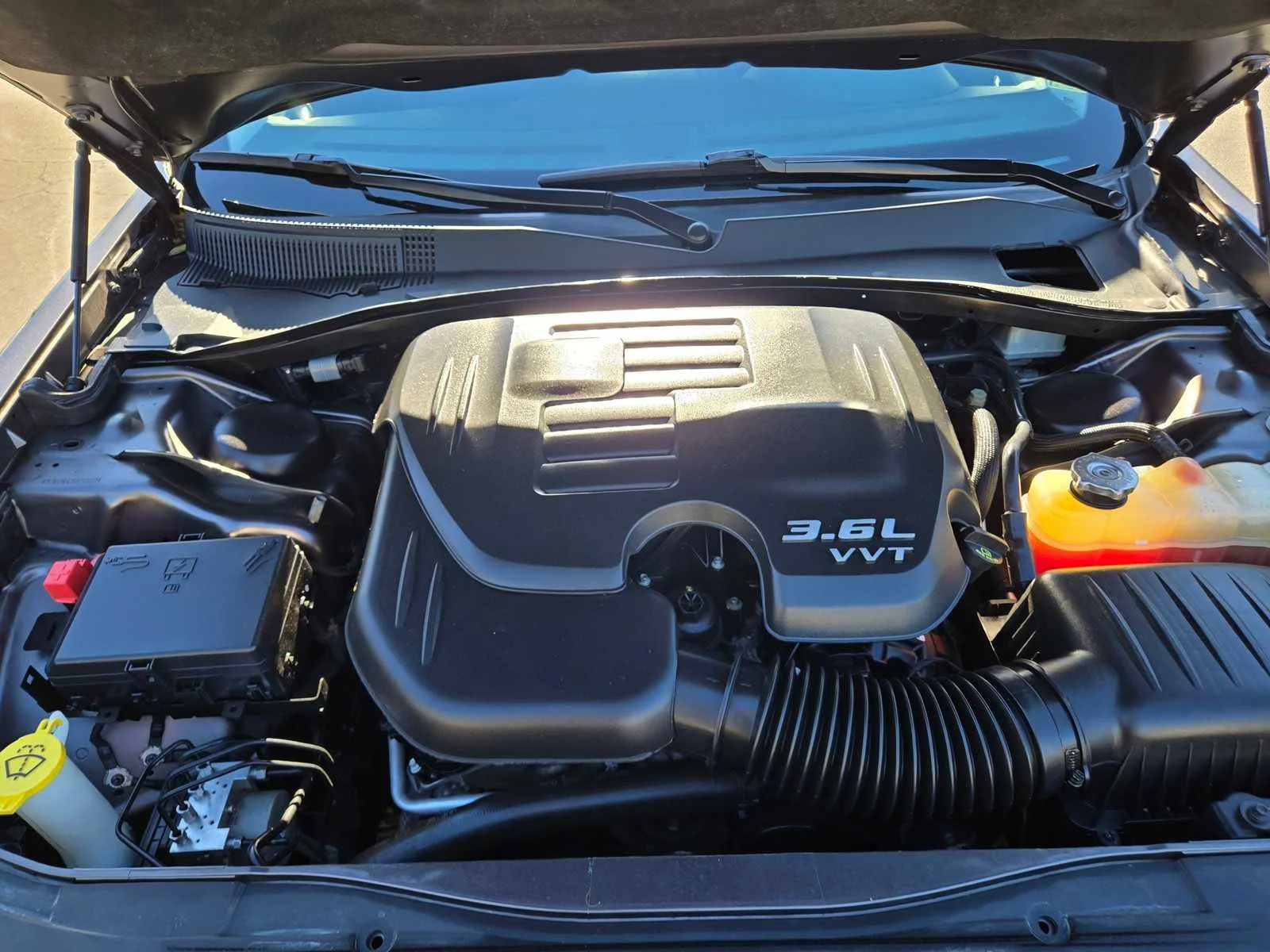 Used 2016  Chrysler 300C image 26