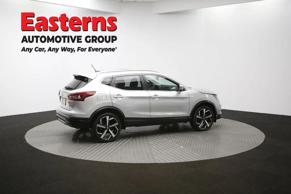 Used 2022 Silver Nissan SL image 42