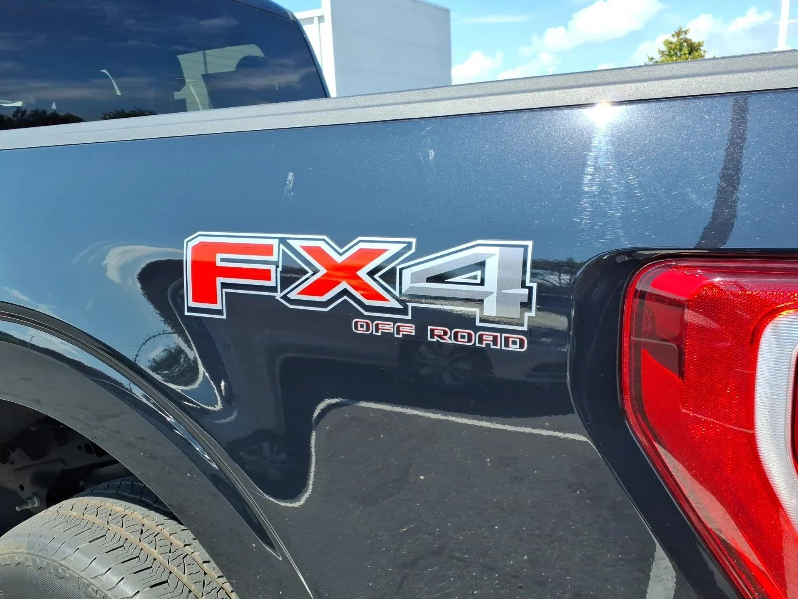Used 2022 Agate Black Metallic Ford XLT image 6