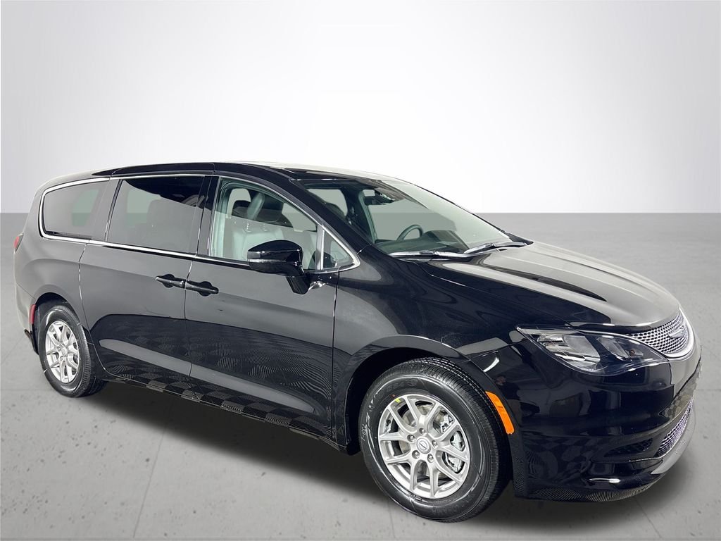 New 2026 Diamond Black Crystal Pearl-Coat Exterior Paint Chrysler LX image 4