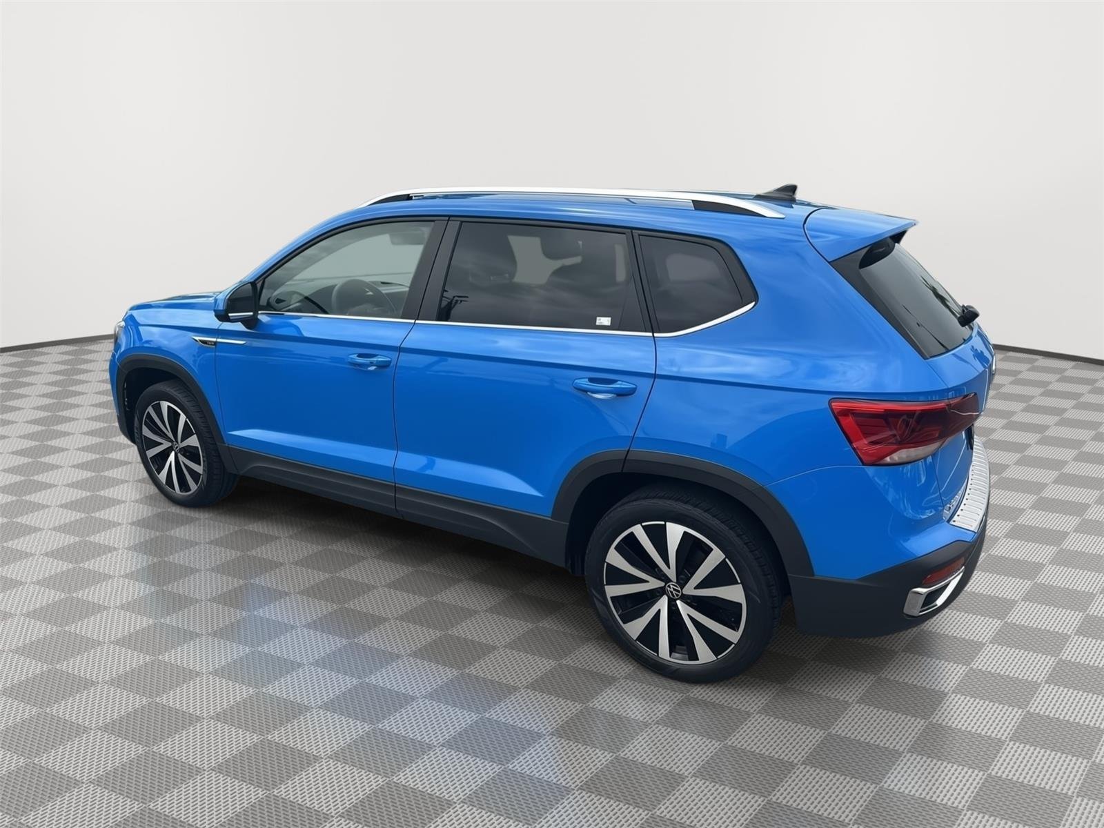 Used 2023 Cornflower Blue Volkswagen SE image 7