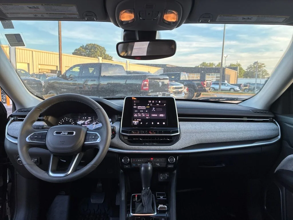 Used 2022 Gray Jeep Latitude image 21