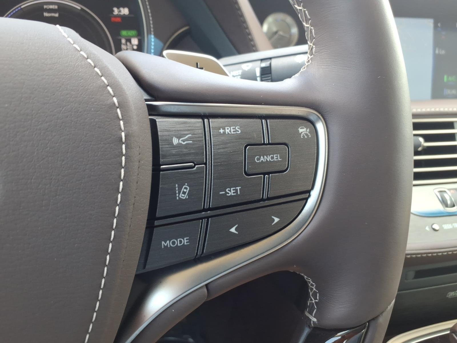 Used 2019 Eminent White Pearl Lexus Base image 22
