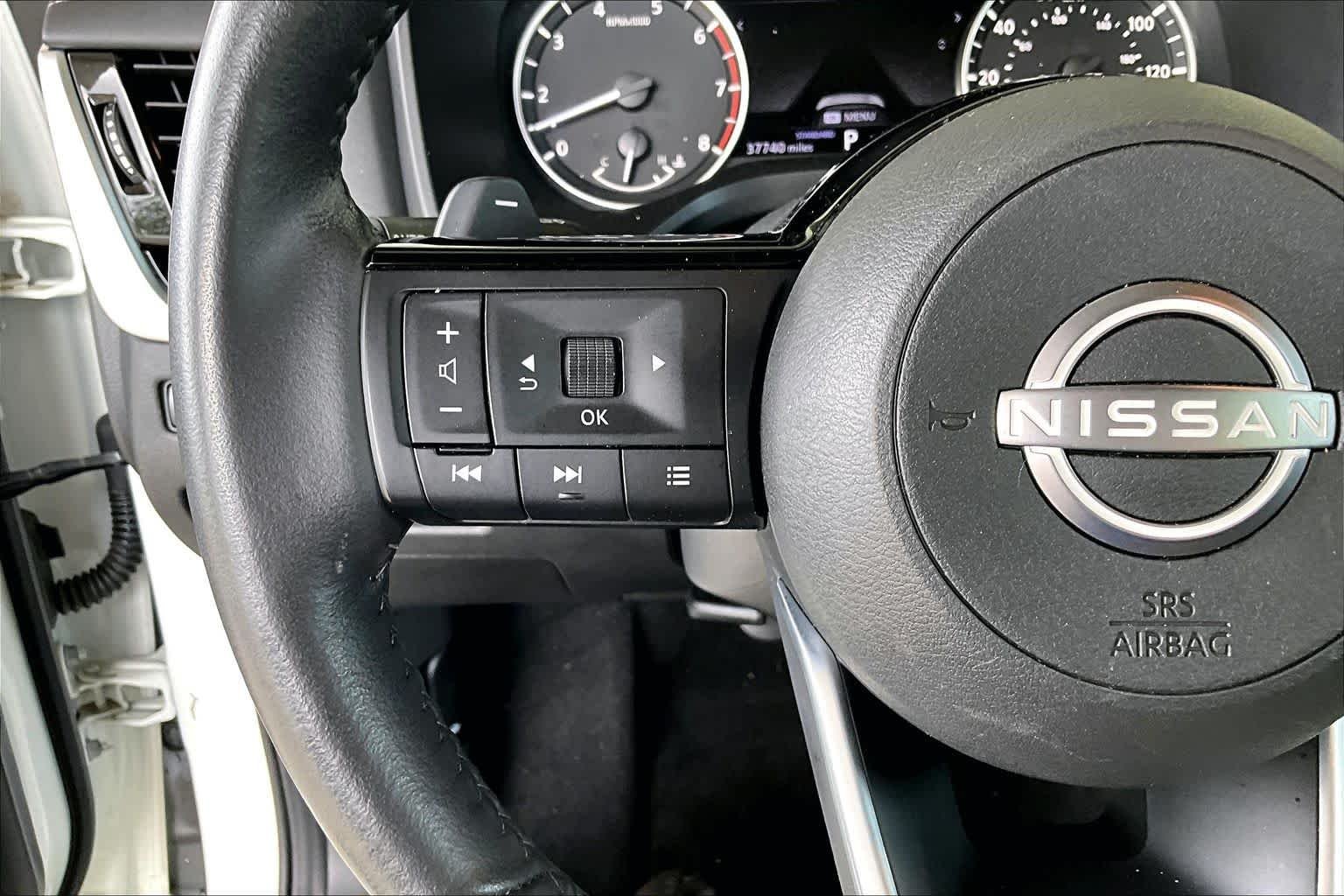 Used 2023 Pearl White Tricoat/Super Black Nissan SL image 47
