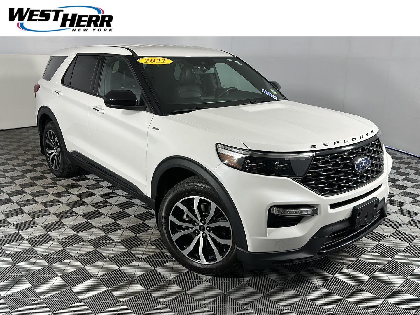 Used 2022 Star White Metallic Tri-Coat Ford ST-Line image 1