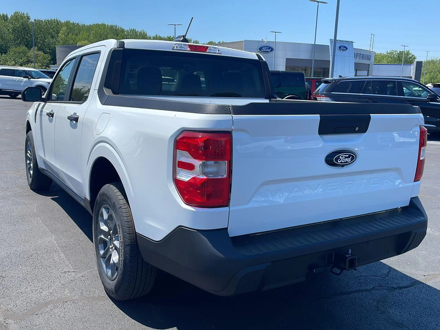 New 2026 Oxford White Ford XLT image 3