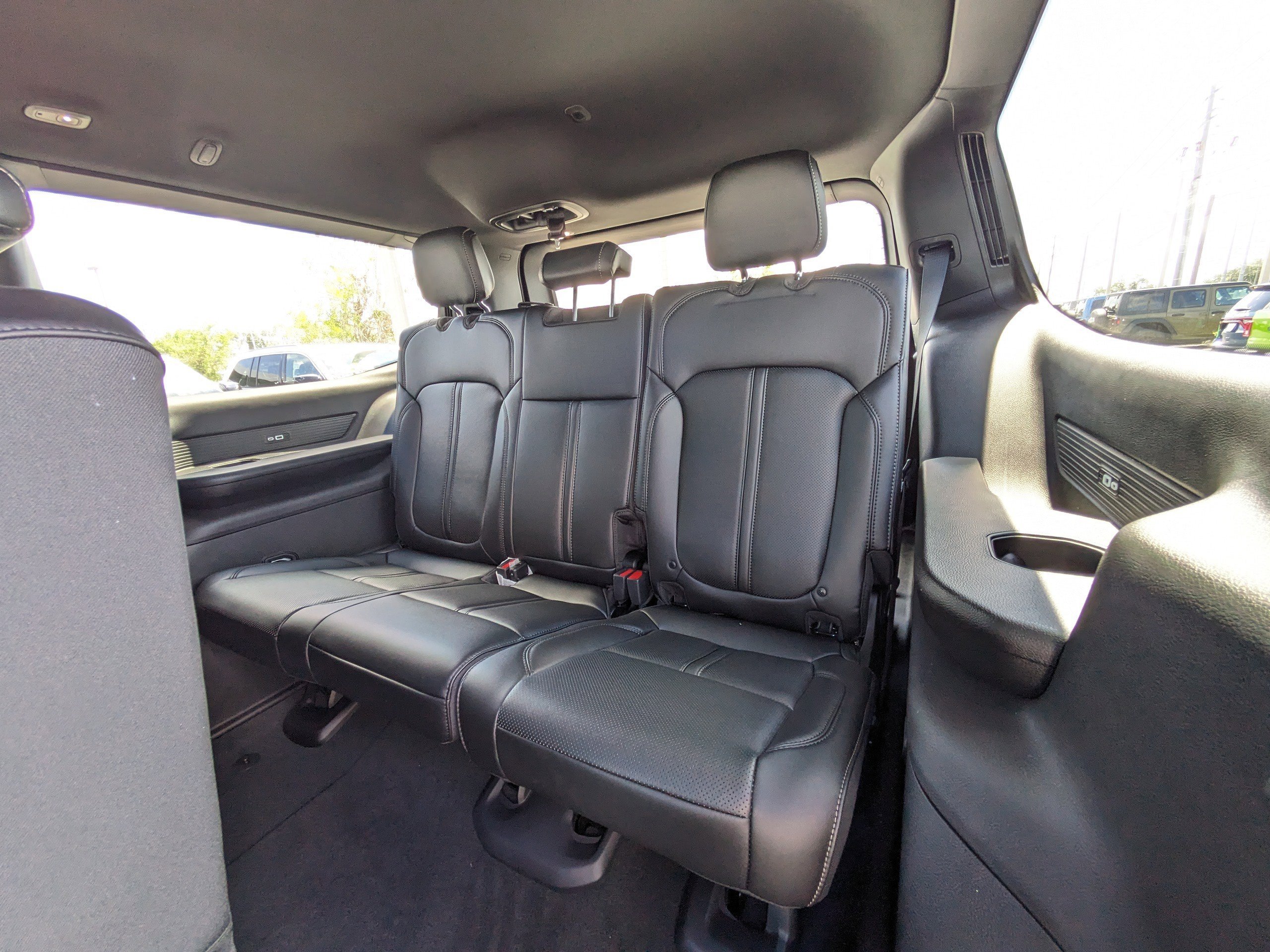 2025 Jeep Wagoneer Series I - Photo 14