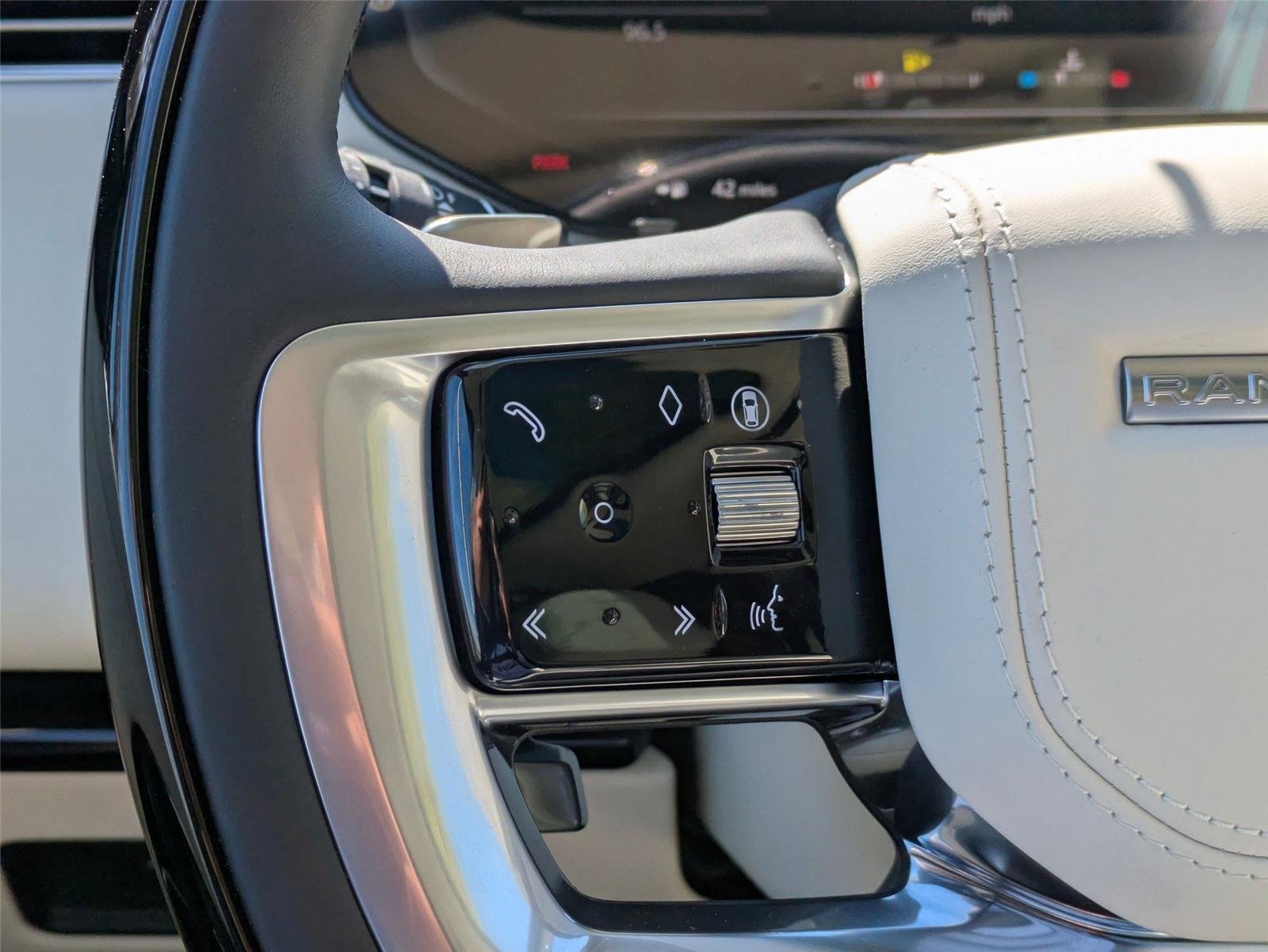 2026 Land Rover Range Rover SE - Photo 17