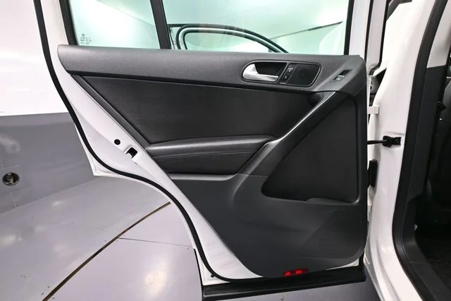 2013 Volkswagen Tiguan SE - Photo 31