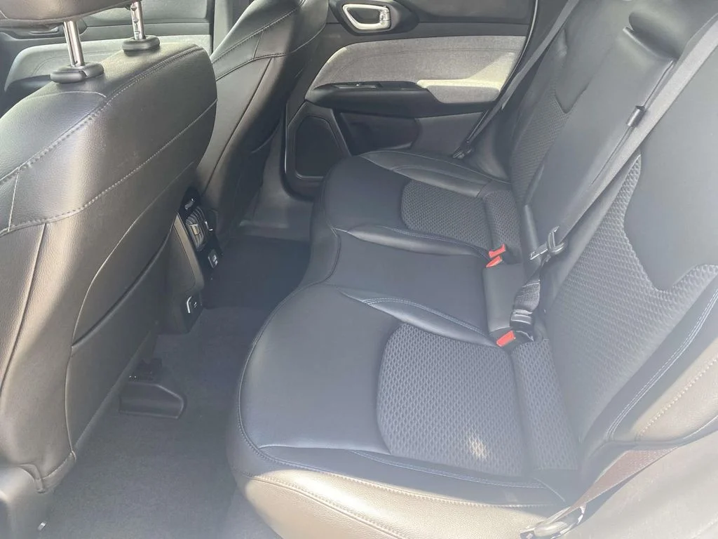 Used 2024 White Jeep Latitude image 15