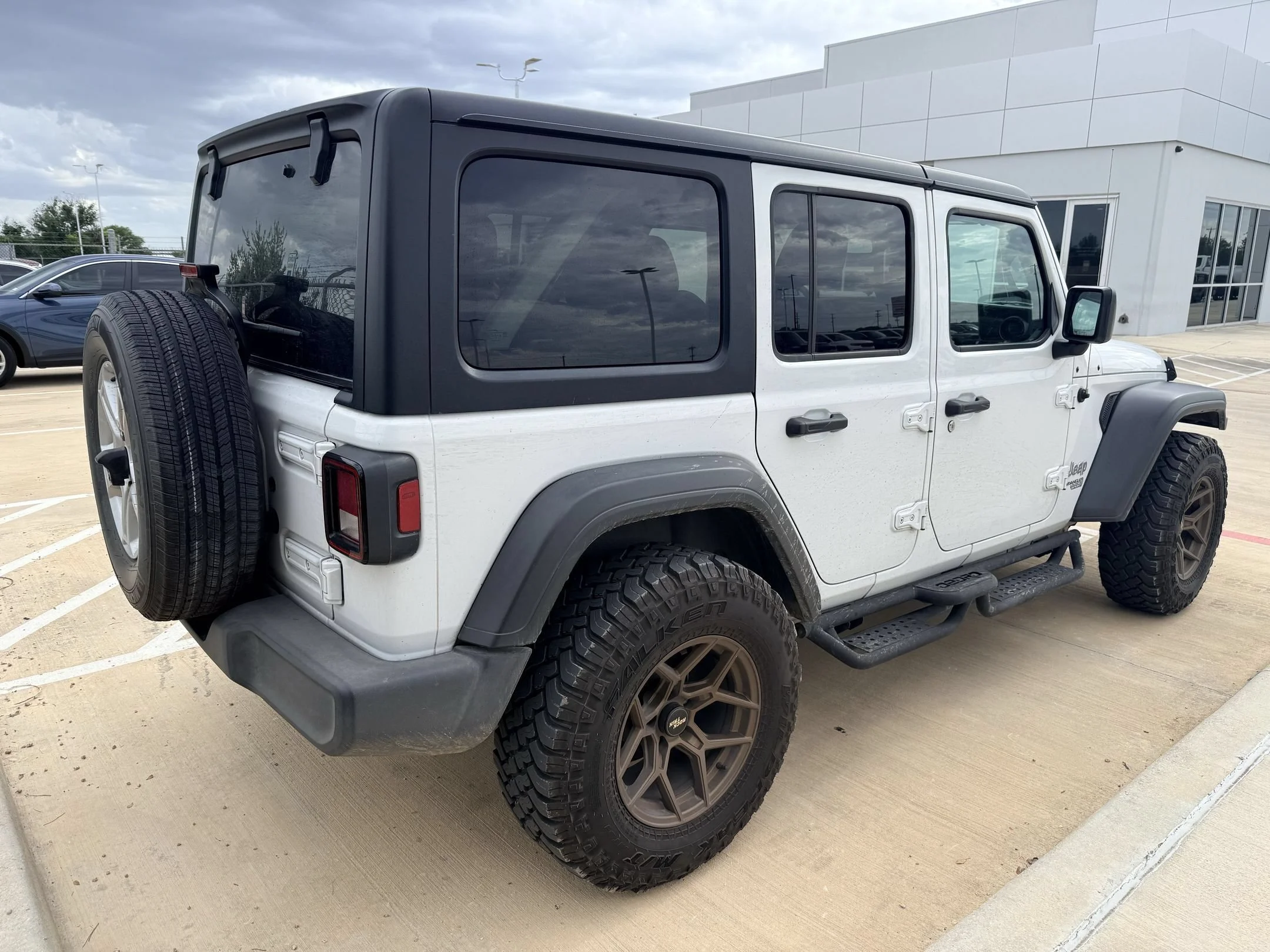 Used 2019 White Jeep Unlimited Sport S image 3
