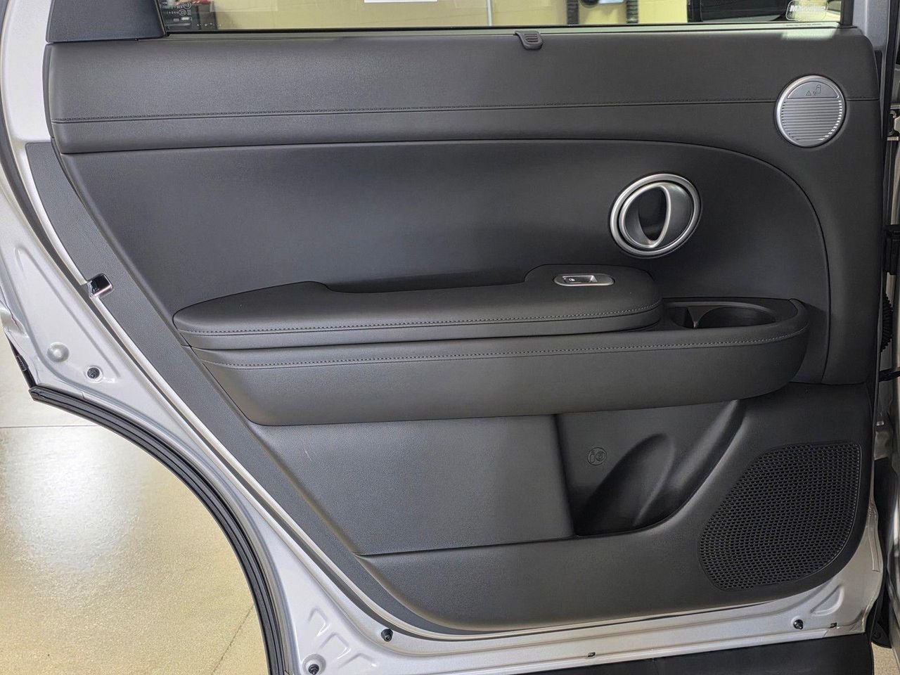 New 2027 Shimmering Silver Hyundai Blue SEL 7P image 13