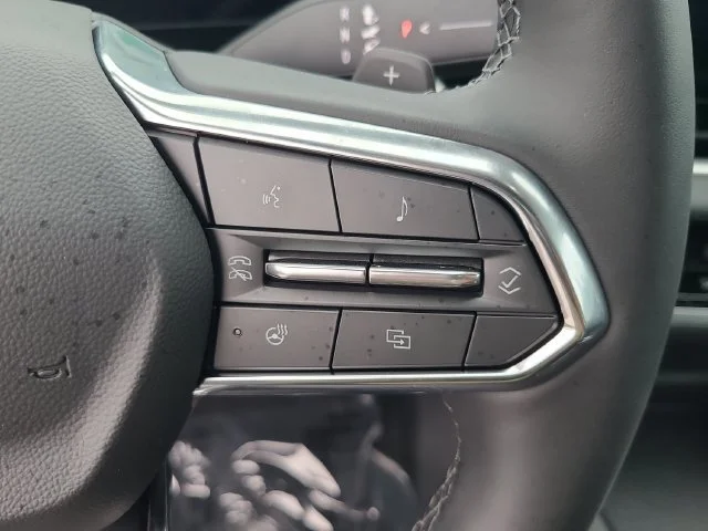 New 2027 Summit White Chevrolet LT image 31