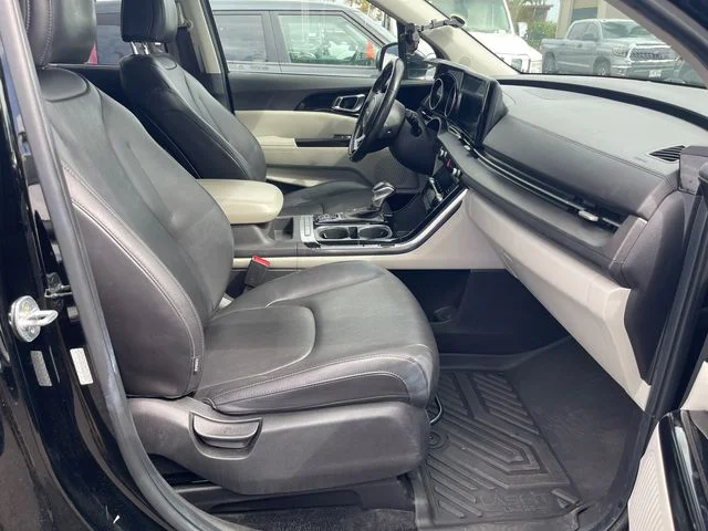 Used 2022 Black Kia EX image 19