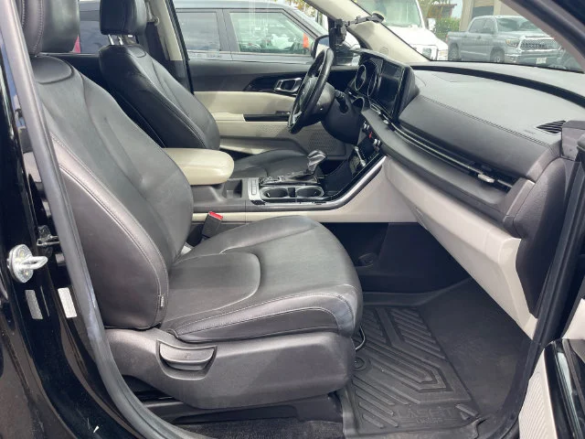 Used 2022 Black Kia EX image 19