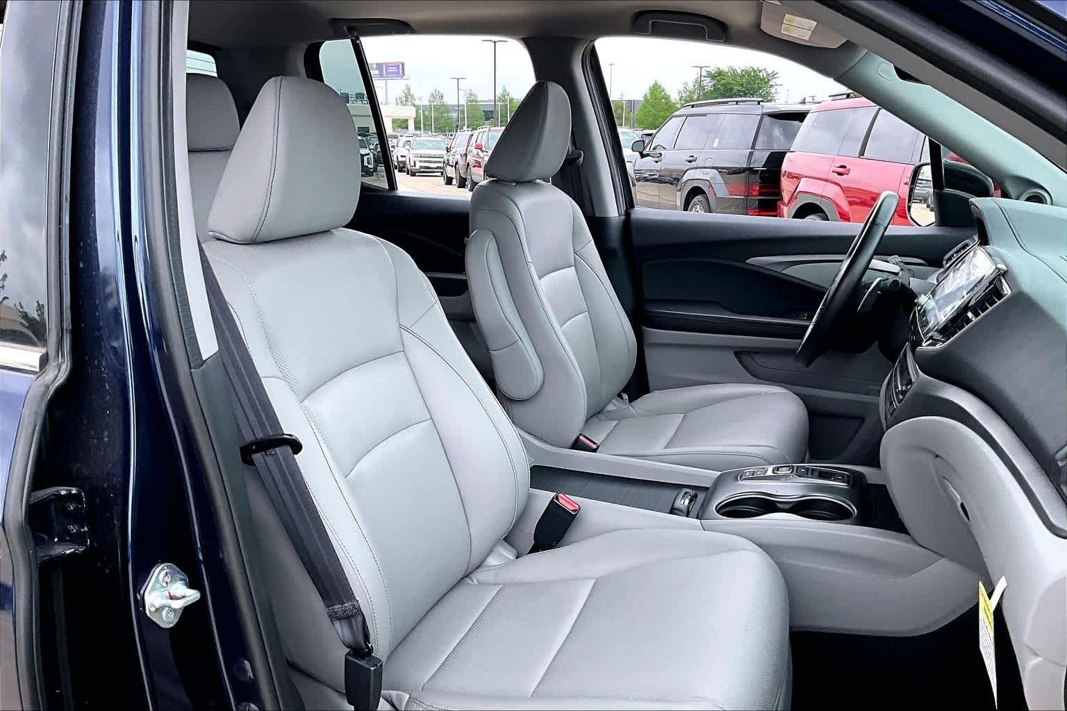 Used 2023 Obsidian Blue Pearl Honda RTL-E image 9