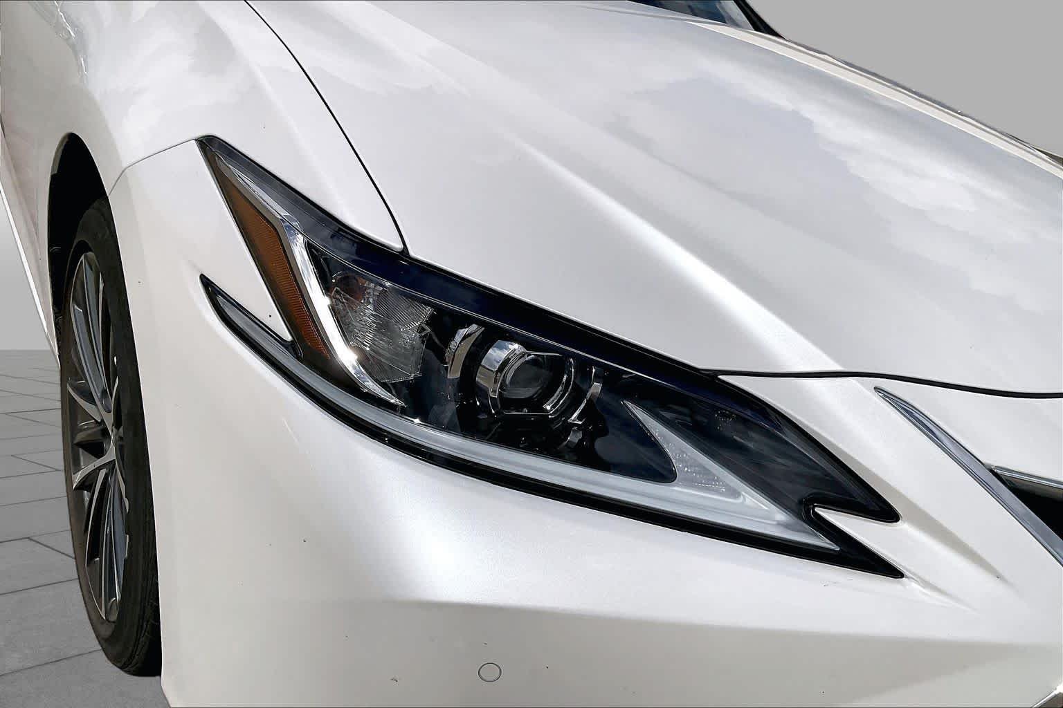 Used 2024 Eminent White Pearl Lexus  image 25