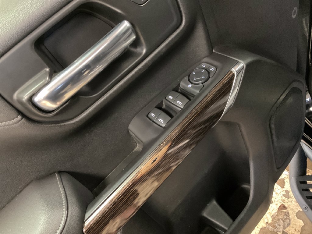 Used 2020 ONYX BLACK GMC Elevation image 16