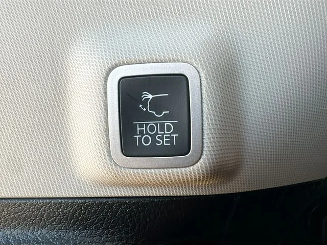 Used 2022 White Jeep Limited image 31