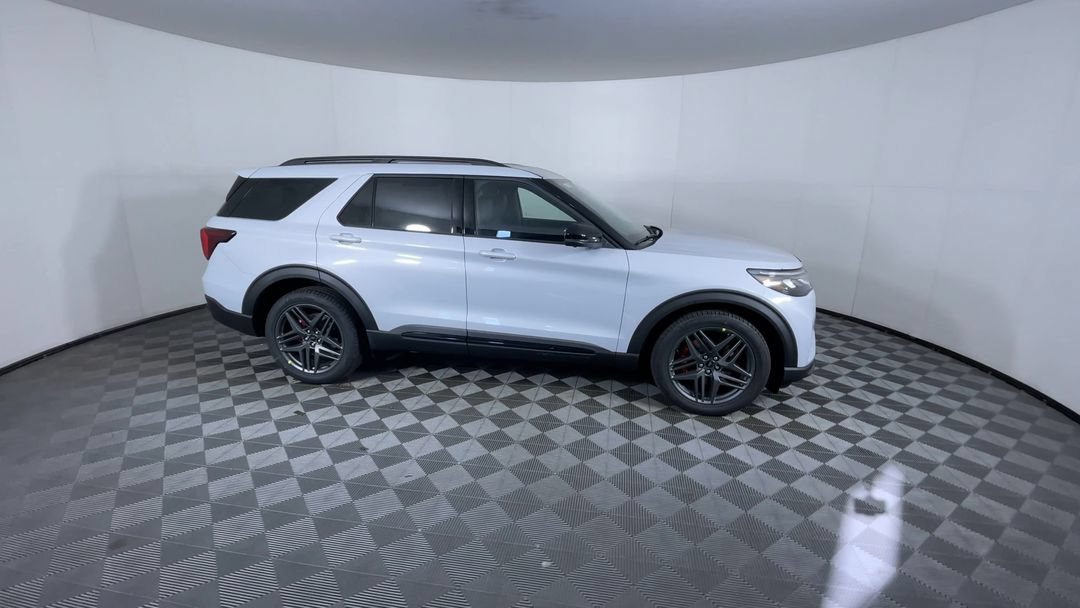 2026 Ford Explorer ST - Photo 9