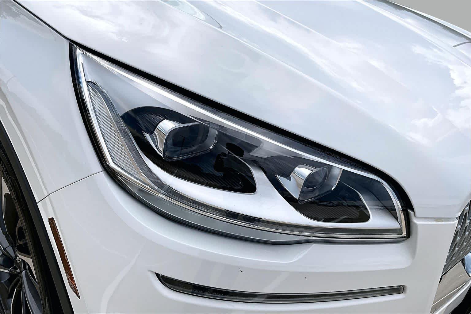 Used 2020 Pristine White Metallic Tri-Coat Lincoln Reserve image 27