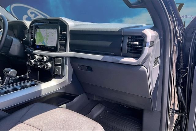 Used 2025 Agate Black Metallic Ford XLT image 15