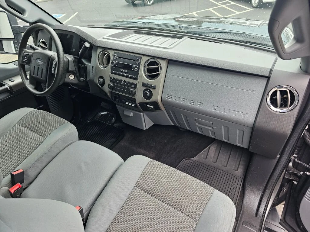 Used 2016 Magnetic Metallic Ford XLT image 12