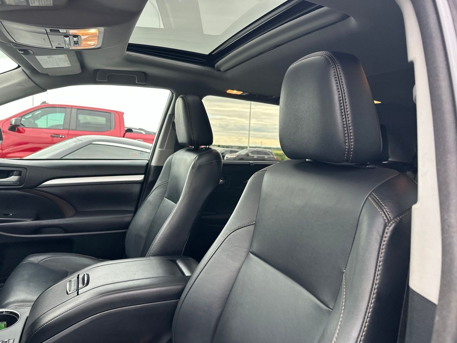 Used 2017  Toyota XLE image 12