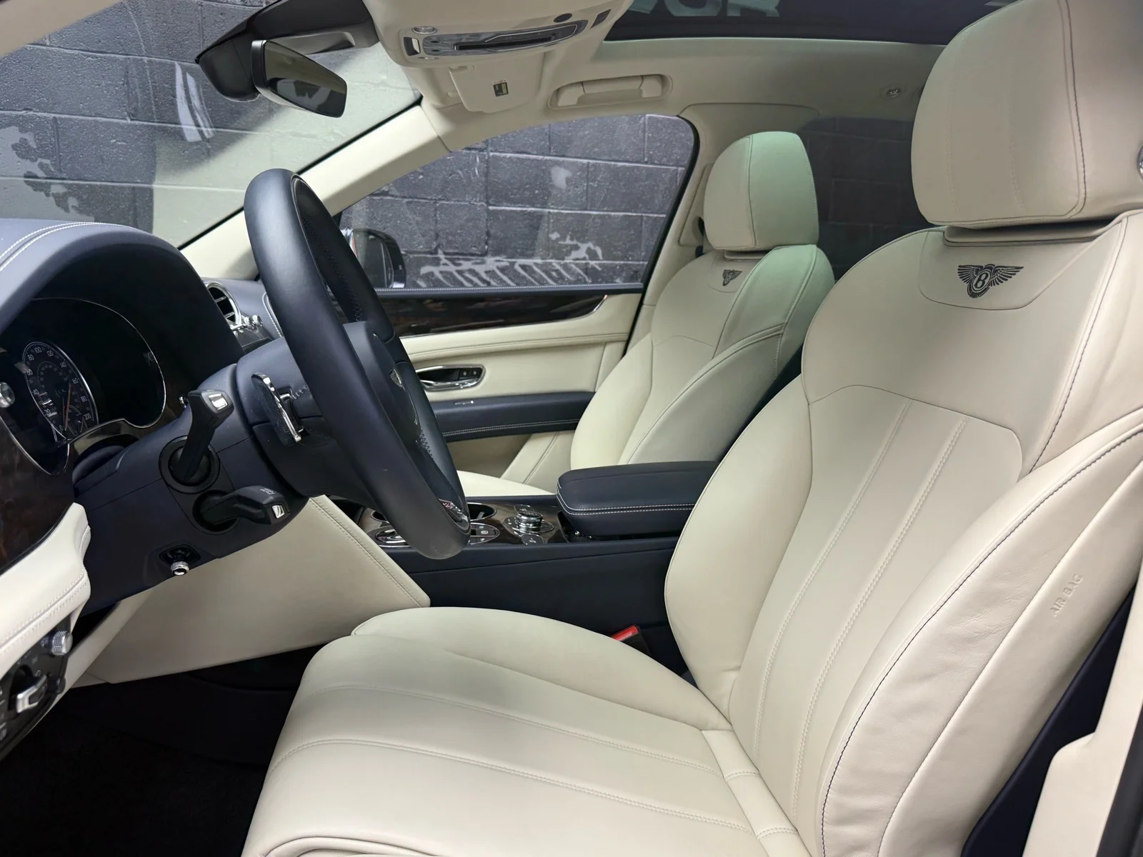 Used 2019 Dk. Blue Bentley V8 image 8