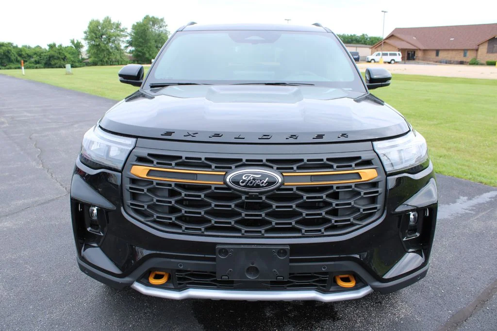 New 2026 Agate Black Metallic Ford Tremor® image 2