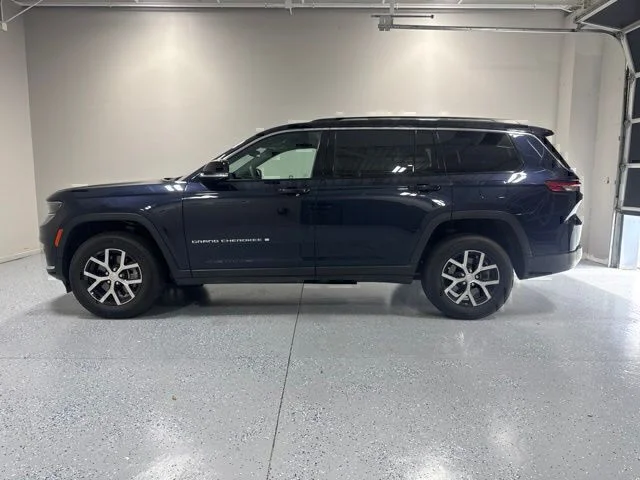 Used 2023 Black Jeep Limited image 10