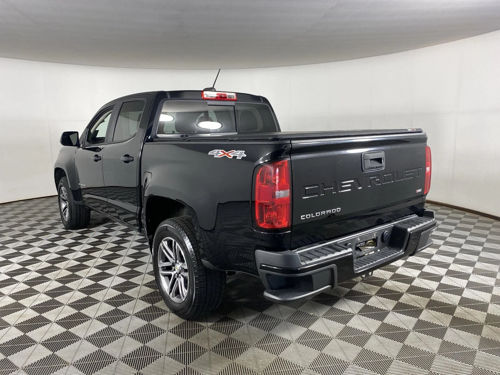Used 2021 BLACK Chevrolet 4WD LT image 5