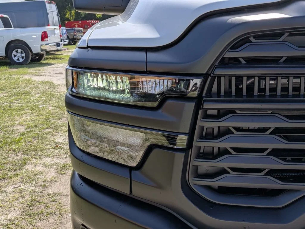 New 2026 Bright White Clear-Coat Exterior Paint RAM Tradesman image 9