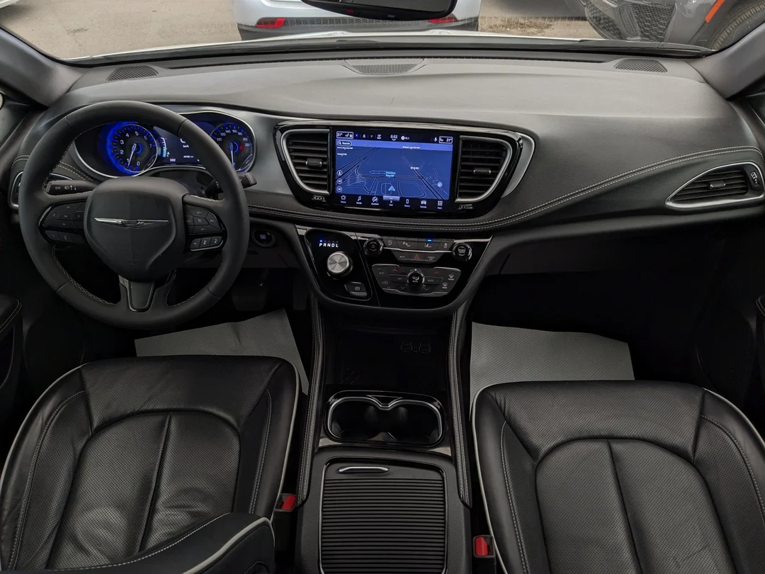 Certified Used 2025 White Chrysler Limited - - FWD - Nappa Leather - Adaptive Cruise - Full Sunroof - Heated Seat & Wheel & More! image 26