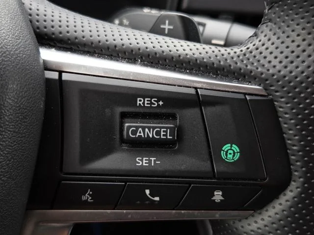 Used 2025 White Mitsubishi  image 21