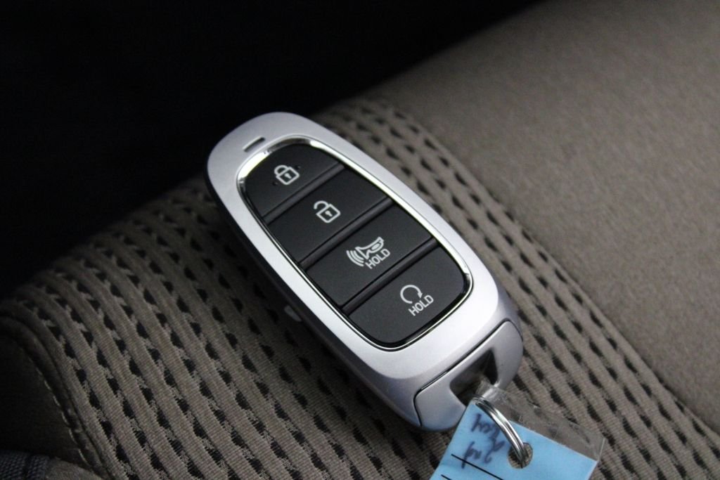 Used 2022 Gray Hyundai SEL image 28
