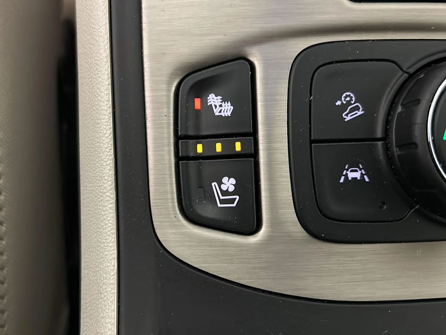 Used 2024 Summit White GMC Denali image 29