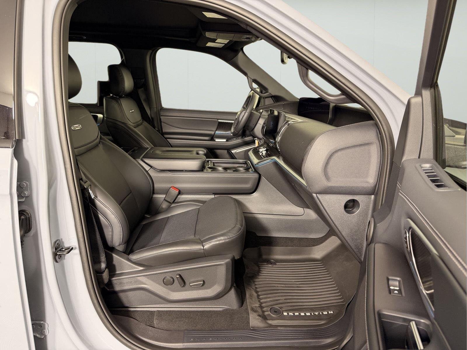 New 2026 Glacier Gray Metallic Tri-Coat Ford Platinum® image 24