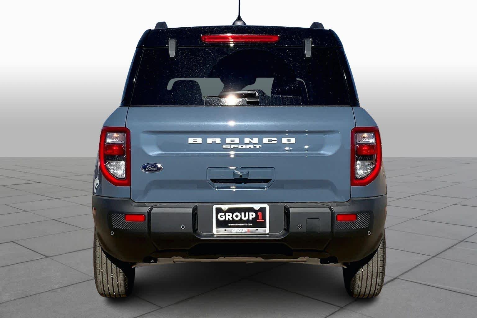 New 2025 Azure Gray Metallic Tri-Coat Ford Outer Banks® image 4
