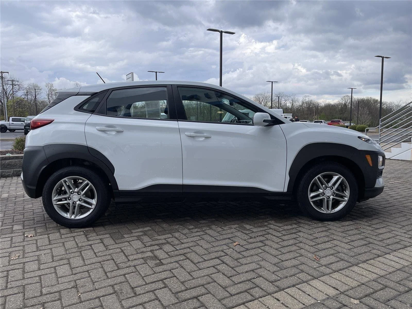 Used 2020 Chalk White Hyundai SE image 6