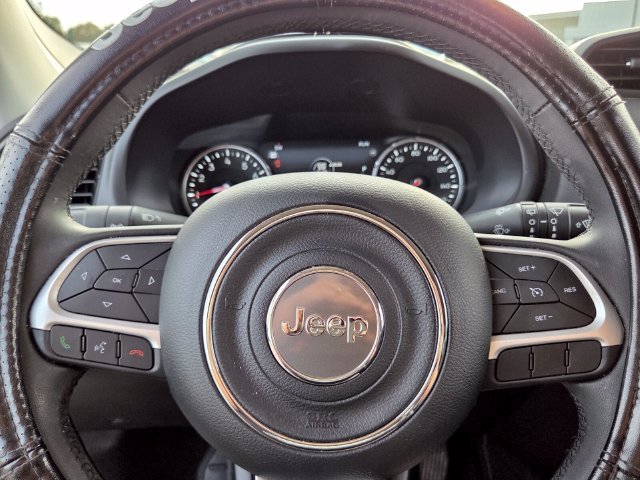 Used 2023 White Jeep Altitude image 26