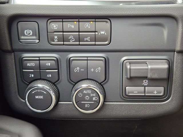 2025 Chevrolet Suburban High Country - Photo 17