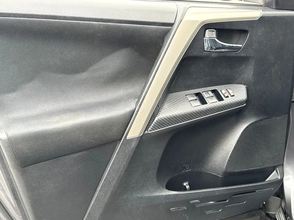 Used 2015 Gray Toyota XLE image 19