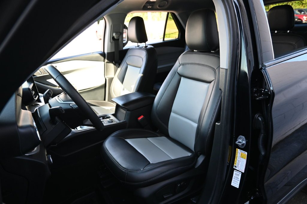 Certified Used 2024 Black Metallic Ford XLT image 22