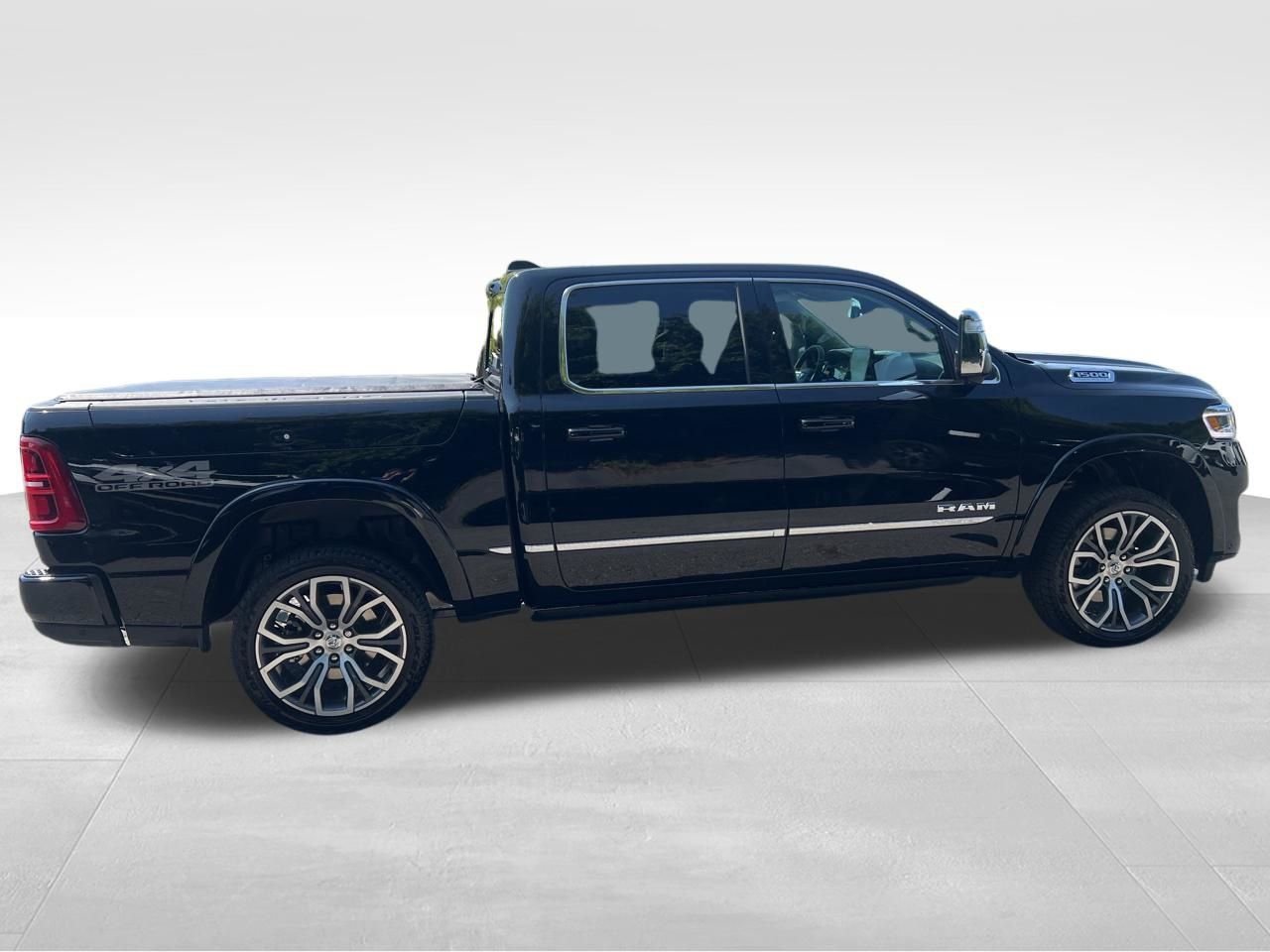 New 2026 Diamond Black Crystal Pearl-Coat Exterior Paint RAM Tungsten image 7