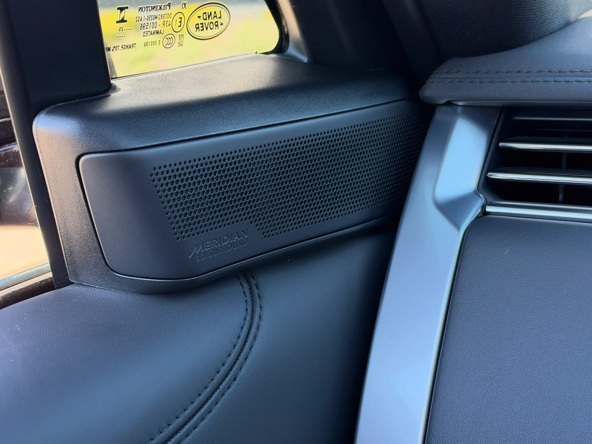 Used 2025 Green Land Rover SE image 39