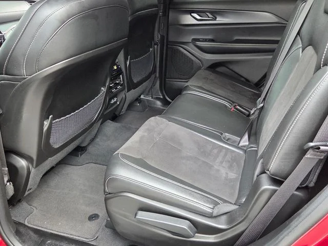 Used 2023 Red Jeep Altitude image 13