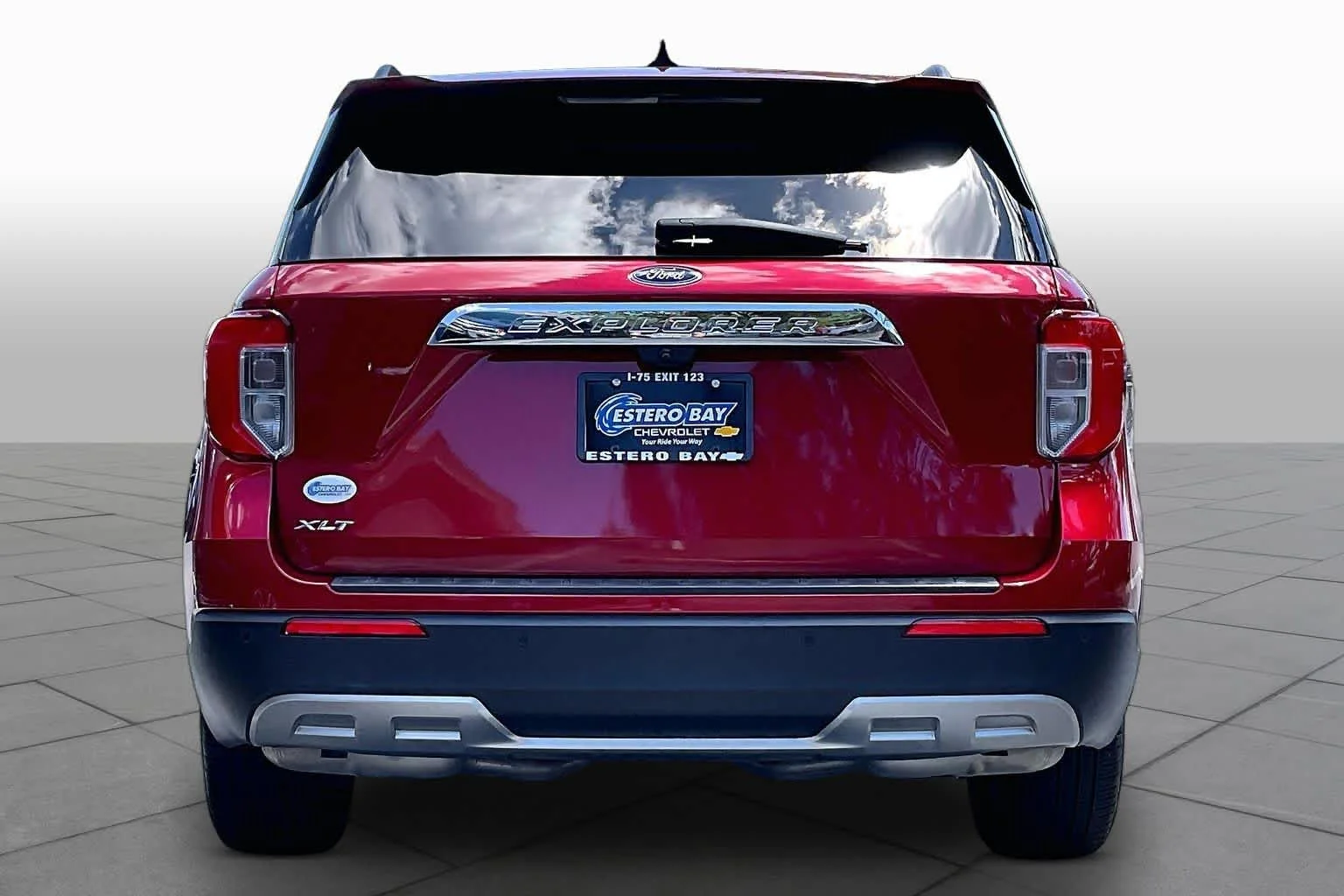 Used 2023 Rapid Red Metallic Tinted Clearcoat Ford XLT image 8