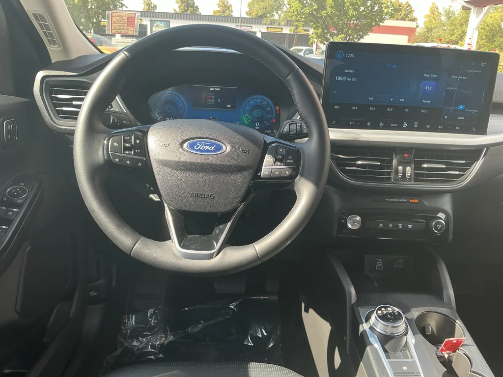 Used 2025 Carbonized Grey Metallic Ford Platinum image 9