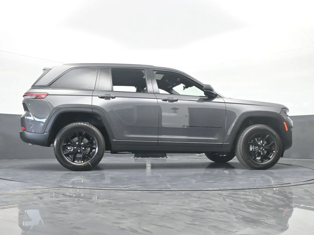 New 2025 Baltic Gray Metallic Clear-Coat Exterior Paint Jeep Altitude X image 53